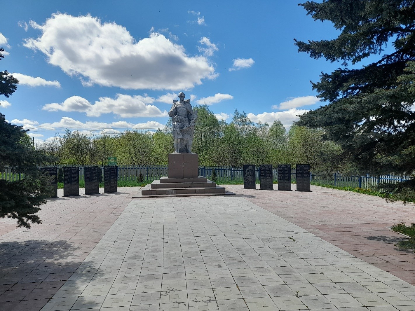 Памятник воинам, погибшим в ВОВ 1941-1945 гг..