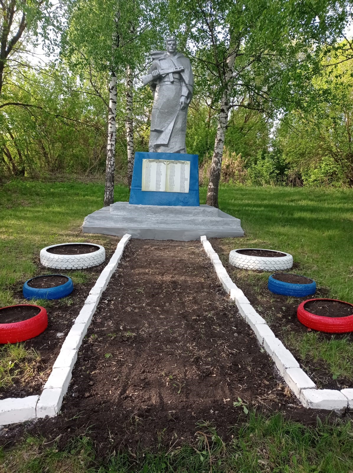 Памятник воинам, погибшим в ВОВ 1941-1945 гг..