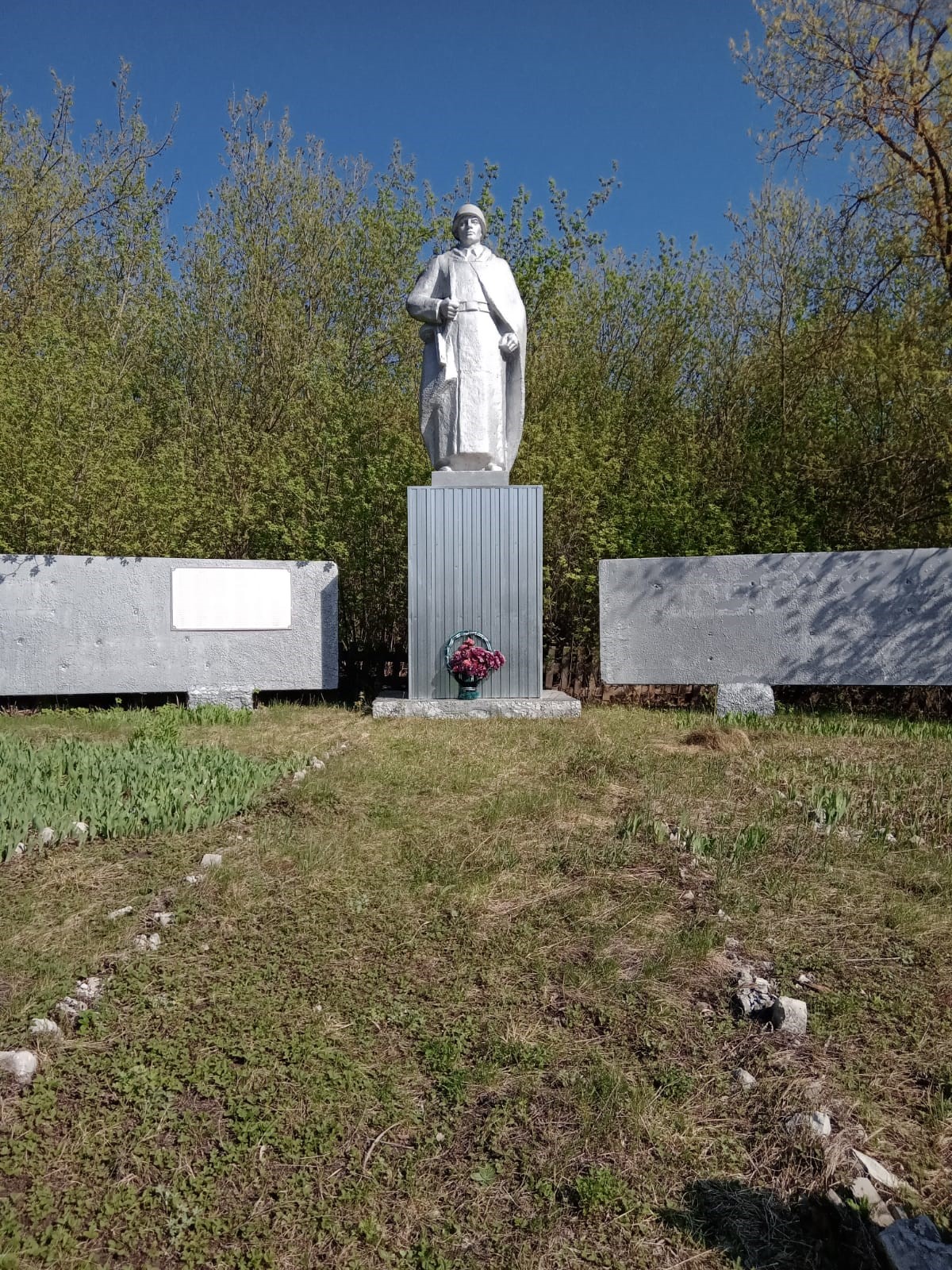 Памятник воинам, погибшим в ВОВ 1941-1945 гг..