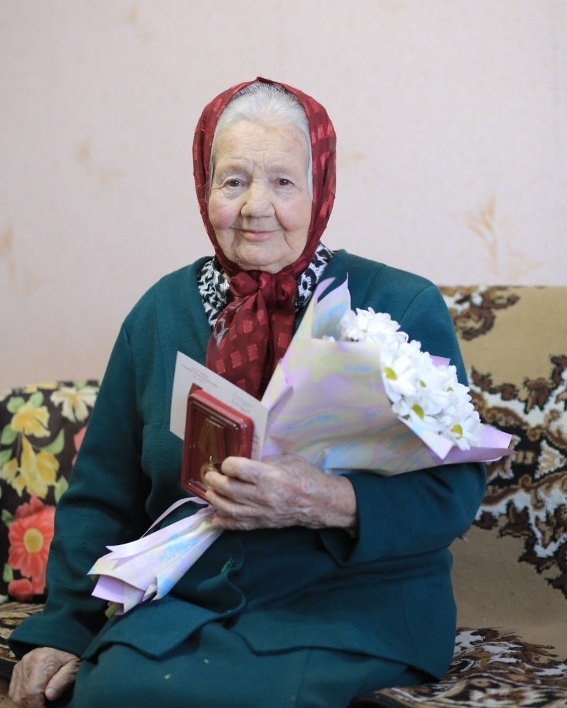 Продолжается вручение медалей.