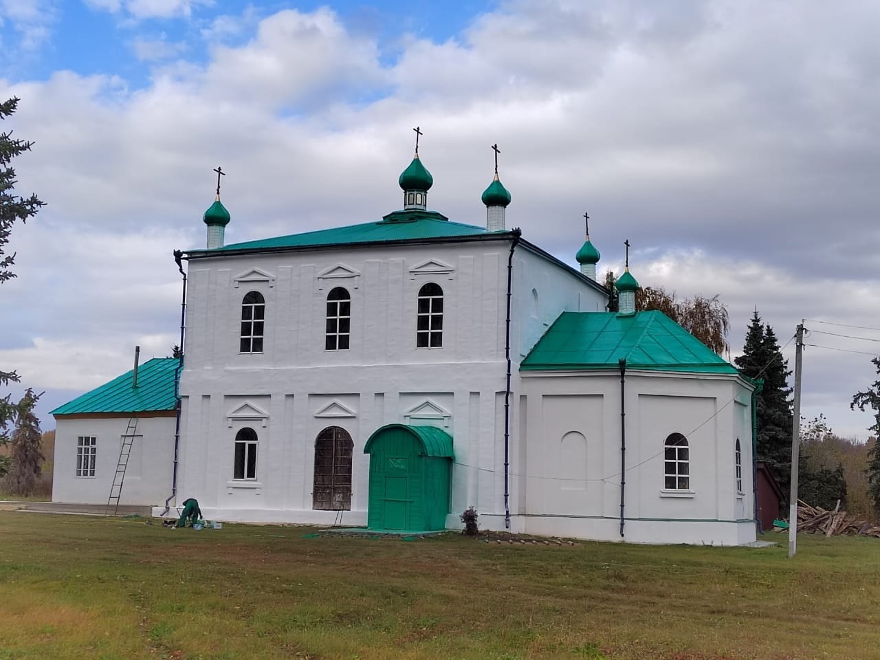Церковь во имя Святой Живоначальной Троицы.